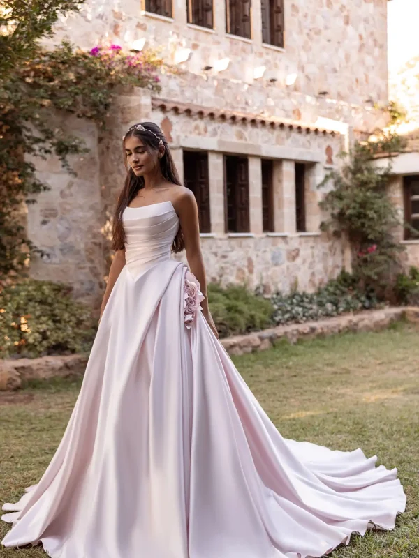 Abito da sposa COSMOBELLA 8289 di Cosmobella, collezione 2027