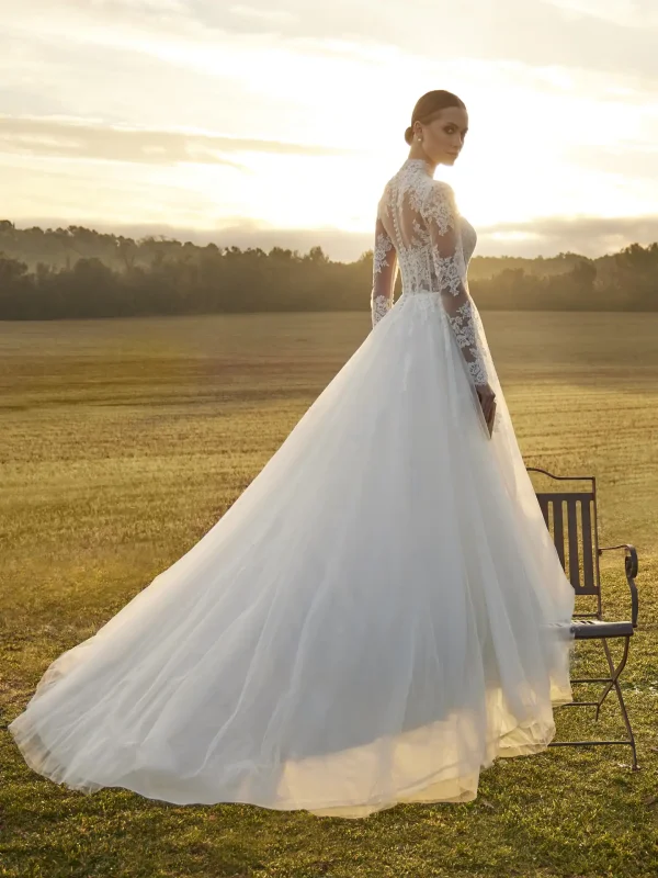 Abito da sposa MARISAL di White One by Pronovias, collezione 2027