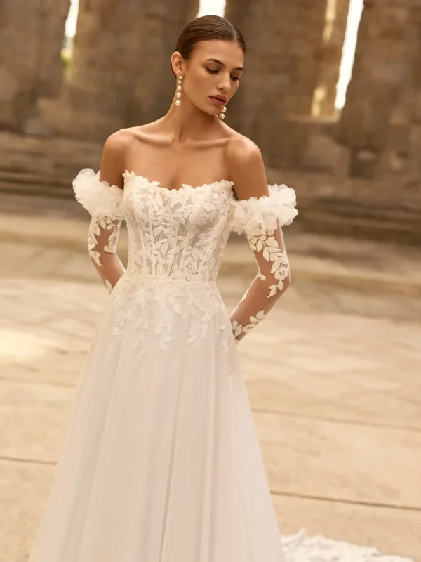 Abito da sposa PARAJE di Adriana Alier by Rosa Clarà, collezione 2027