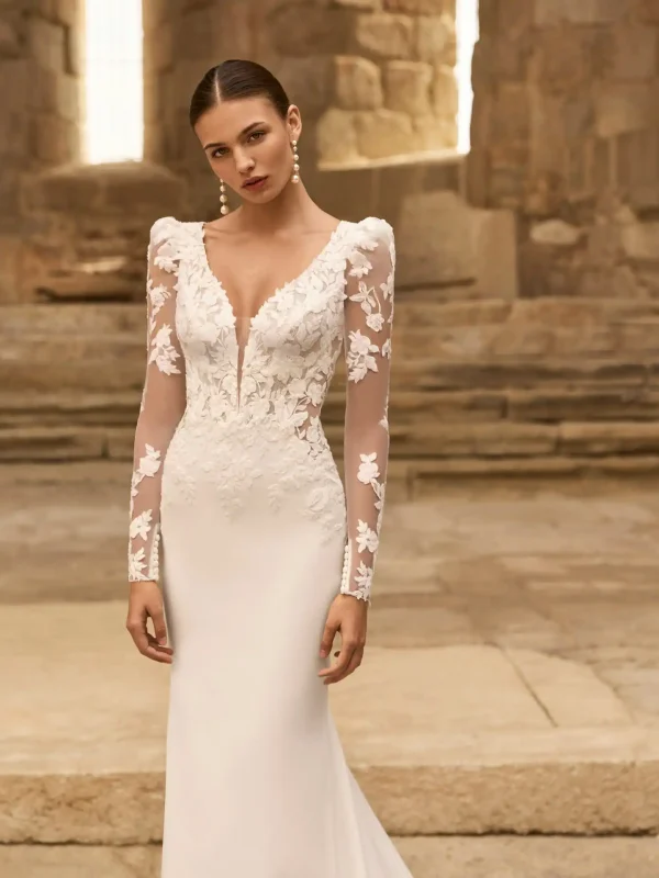Abito da sposa PASCAL di Adriana Alier by Rosa Clarà, collezione 2027