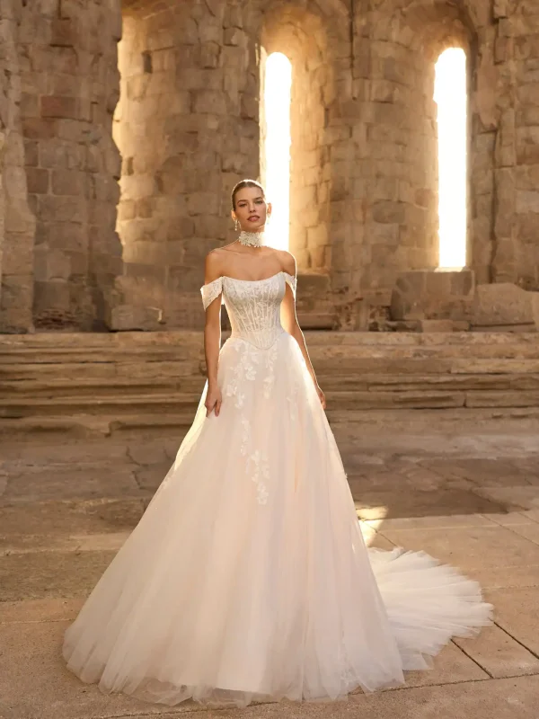 Abito da sposa PERSA di Adriana Alier by Rosa Clarà, collezione 2027