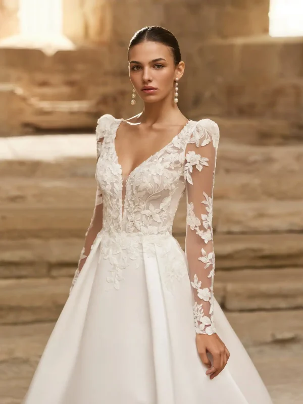 Abito da sposa POESIA di Adriana Alier by Rosa Clarà, collezione 2027