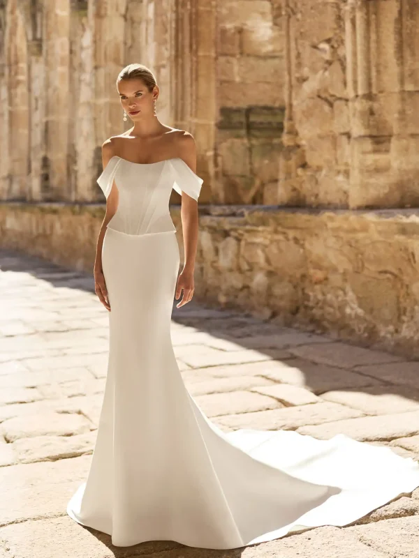 Abito da sposa PRAVIA di Adriana Alier by Rosa Clarà, collezione 2027
