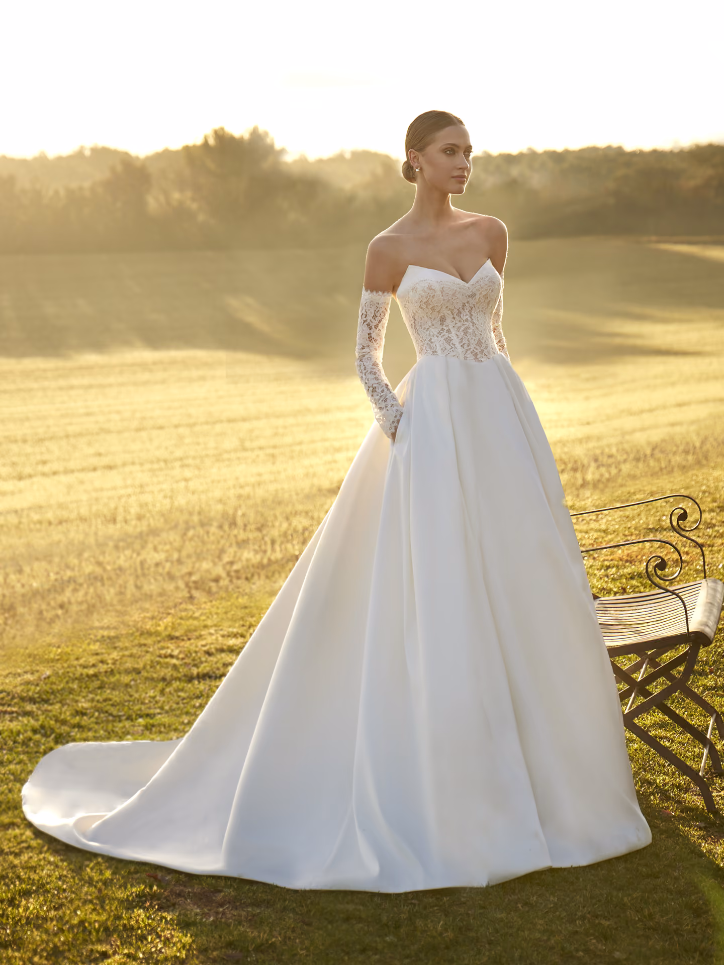 Abito da sposa Anglica di White One 2027, foto 1